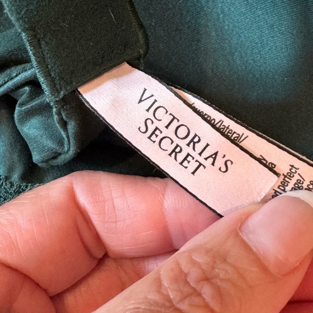 Victoria’s Secret Body By Victoria Lined Perfect Coverage Bra Green Gold 32D